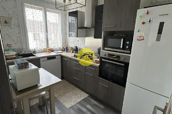 Maison élevée sur sous sol