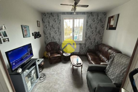 Maison élevée sur sous sol