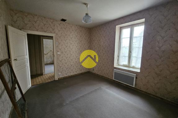 MAISON DE BOURG A RENOVER