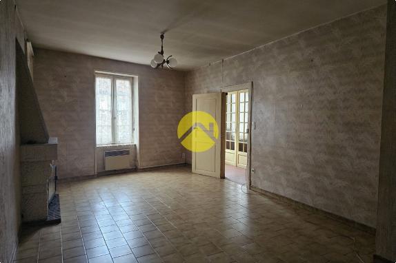 MAISON DE BOURG A RENOVER