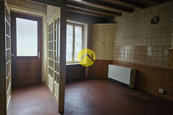 MAISON DE BOURG A RENOVER