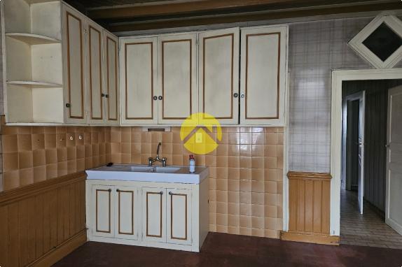 MAISON DE BOURG A RENOVER