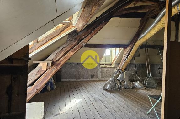 MAISON DE BOURG A RENOVER