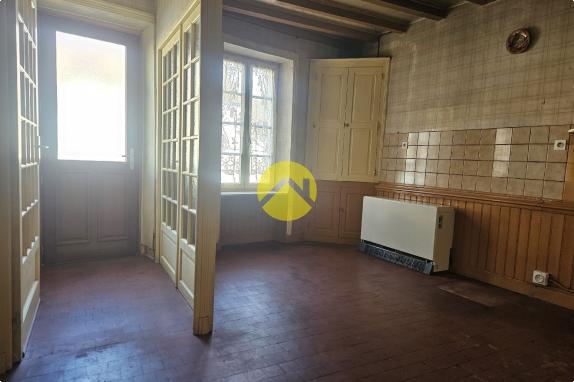 MAISON DE BOURG A RENOVER