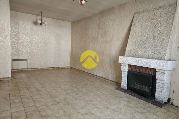 MAISON DE BOURG A RENOVER