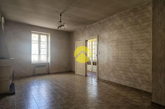 MAISON DE BOURG A RENOVER