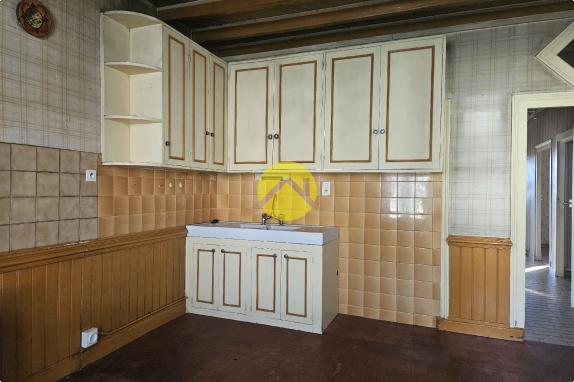 MAISON DE BOURG A RENOVER