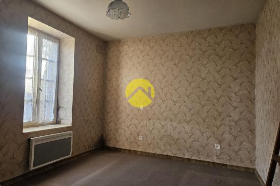 MAISON DE BOURG A RENOVER