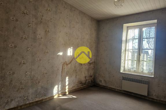 MAISON DE BOURG A RENOVER