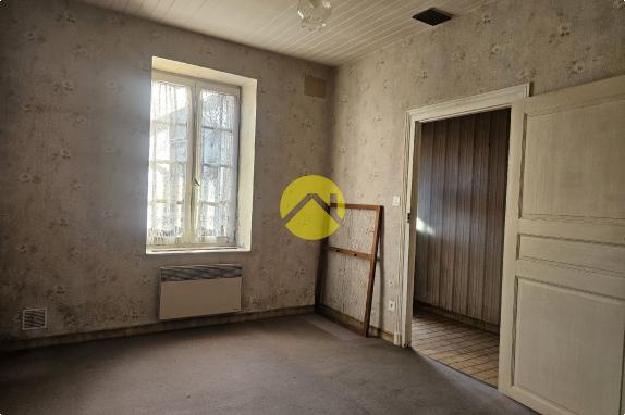 MAISON DE BOURG A RENOVER