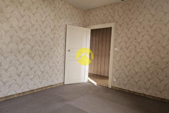 MAISON DE BOURG A RENOVER