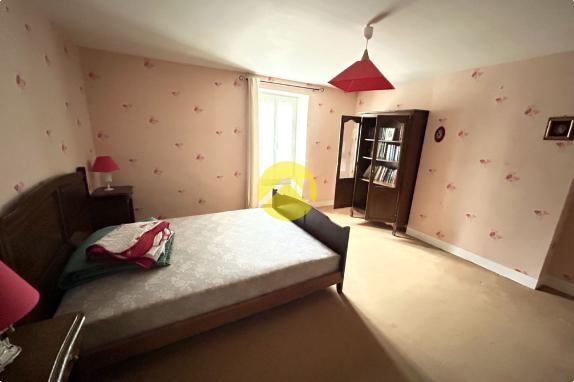 MAISON DE VILLAGE ET GRANGE