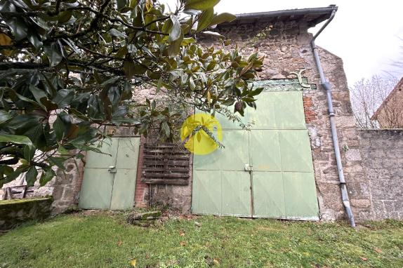 MAISON DE VILLAGE ET GRANGE