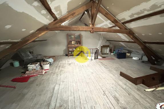 MAISON DE VILLAGE ET GRANGE