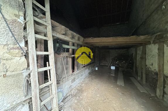 MAISON DE VILLAGE ET GRANGE