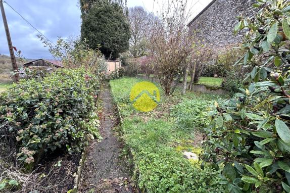 MAISON DE VILLAGE ET GRANGE