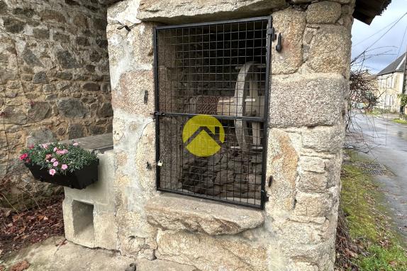 MAISON DE VILLAGE ET GRANGE