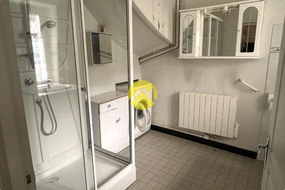 MAISON DE VILLAGE ET GRANGE