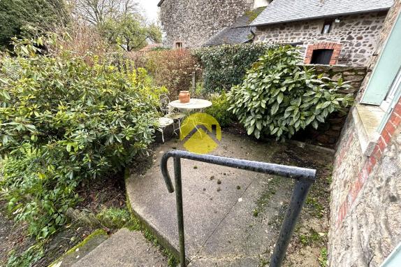 MAISON DE VILLAGE ET GRANGE