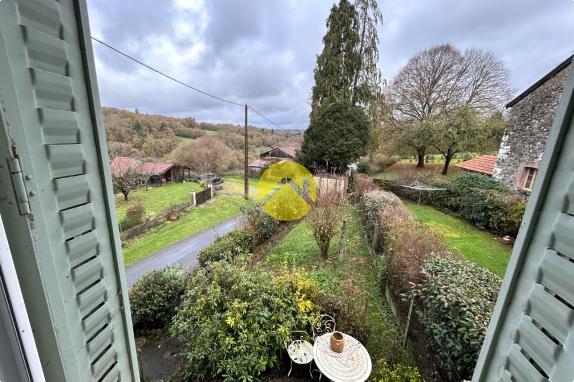 MAISON DE VILLAGE ET GRANGE