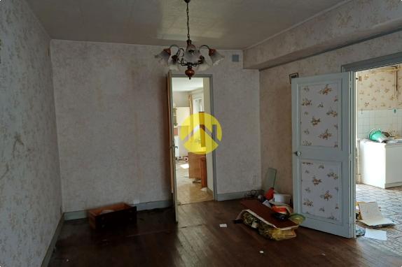 URGENT !! MAISON COUR ET GARAGES