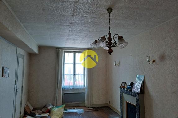 URGENT !! MAISON COUR ET GARAGES