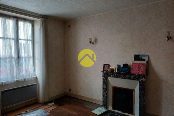 URGENT !! MAISON COUR ET GARAGES