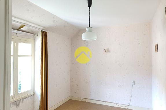 URGENT !! MAISON COUR ET GARAGES