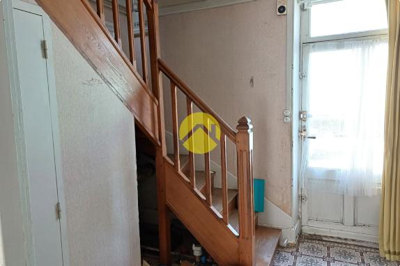 URGENT !! MAISON COUR ET GARAGES