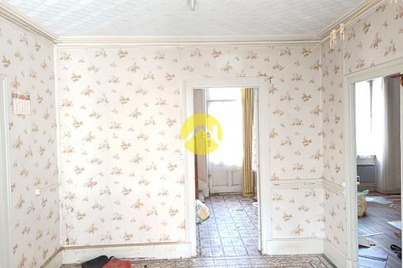 URGENT !! MAISON COUR ET GARAGES