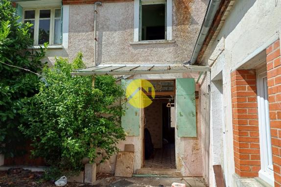 URGENT !! MAISON COUR ET GARAGES