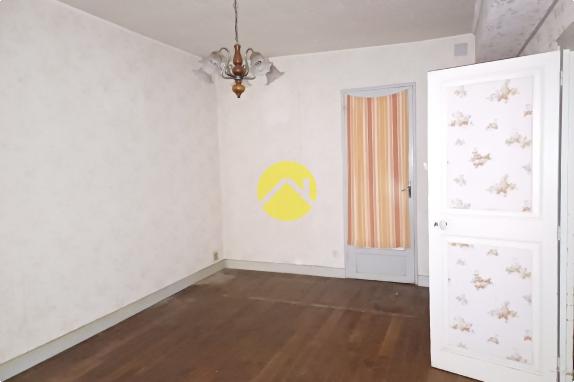 MAISON 120 M2 COUR ET GARAGES