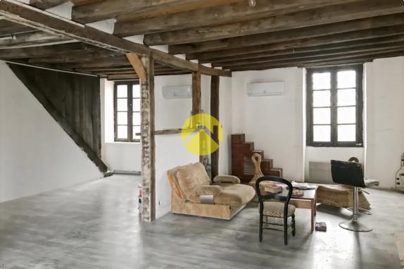 A VENDRE IMMEUBLE DE 360M²     