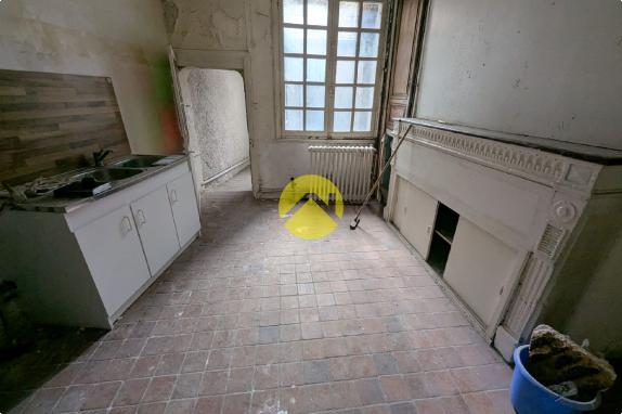 APPARTEMENT HYPER CENTRE A RENOVER