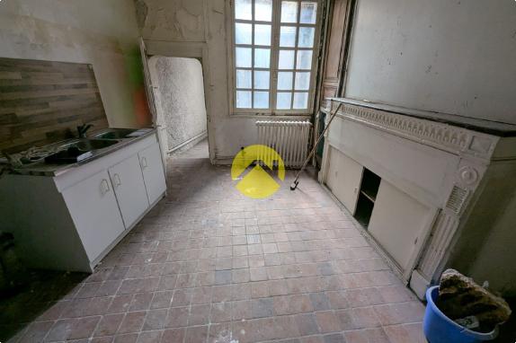 APPARTEMENT HYPER CENTRE A RENOVER