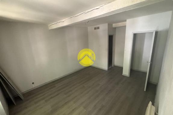 Apt 51m²à rénover.