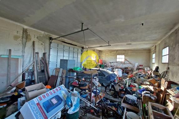 MAISON À RÉNOVER-BÂTIMENT-TERRAINS