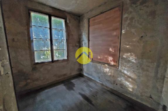 MAISON À RÉNOVER-BÂTIMENT-TERRAINS