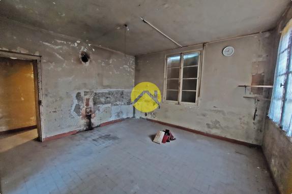 MAISON À RÉNOVER-BÂTIMENT-TERRAINS