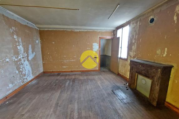 MAISON À RÉNOVER-BÂTIMENT-TERRAINS