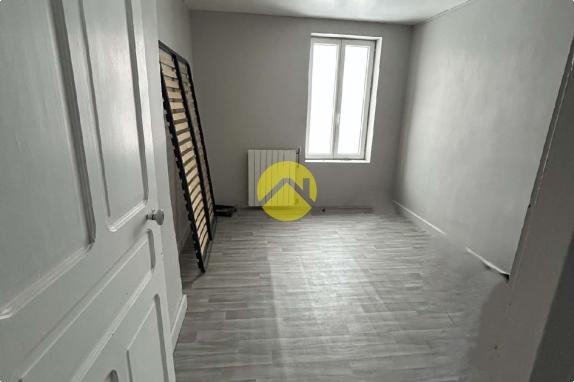 Maison + BAR (licence IV) + Parking