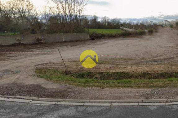 Maison + BAR (licence IV) + Parking