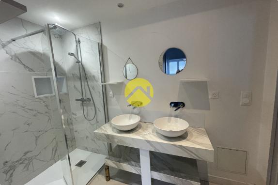 APPARTEMENT AVEC PISCINE CENTRE 