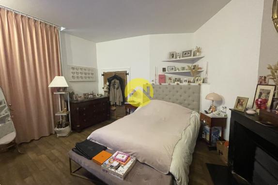 APPARTEMENT AVEC PISCINE CENTRE 