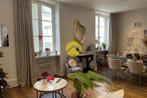 APPARTEMENT AVEC PISCINE CENTRE 