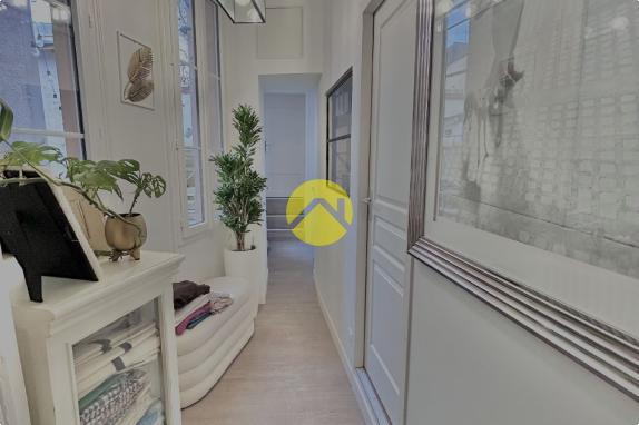 APPARTEMENT AVEC PISCINE CENTRE 