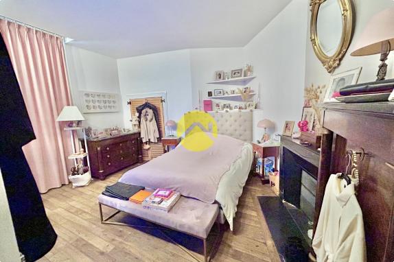 APPARTEMENT AVEC PISCINE CENTRE 