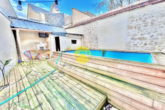 APPARTEMENT AVEC PISCINE CENTRE 