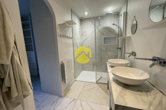 APPARTEMENT AVEC PISCINE CENTRE 