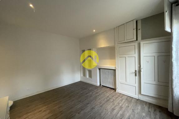 APPARTEMENT AVEC PISCINE CENTRE 